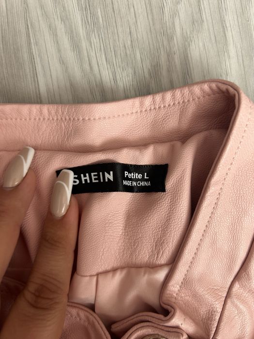 Розово кожено яке