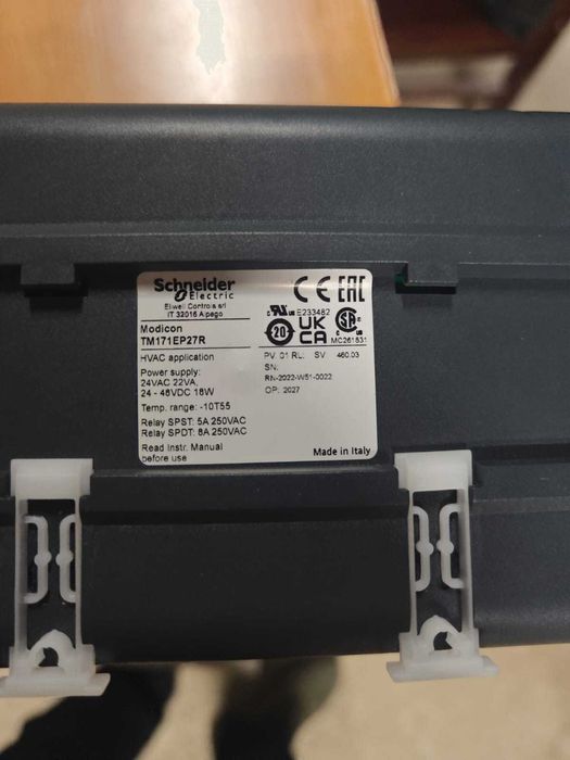 Продам Контроллеры Schneider TM 171 EP 27 R