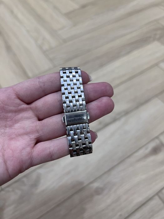 Часы от бренда Michael Kors