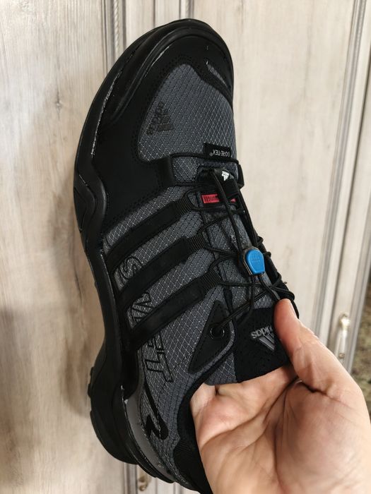 Кроссовки Адидас Континенталь. Новые.