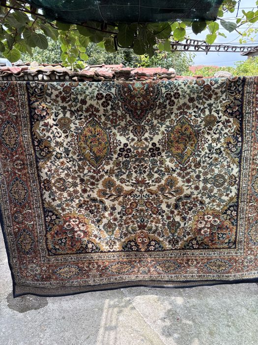 Голям персийски килим