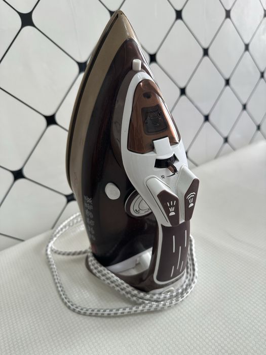 Утюг, керамическая подошва.