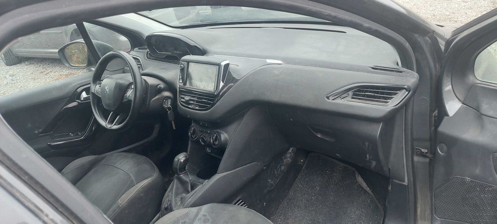 Peugeot 208 1.2 VTi , Пежо 208 на части!
Април 2013