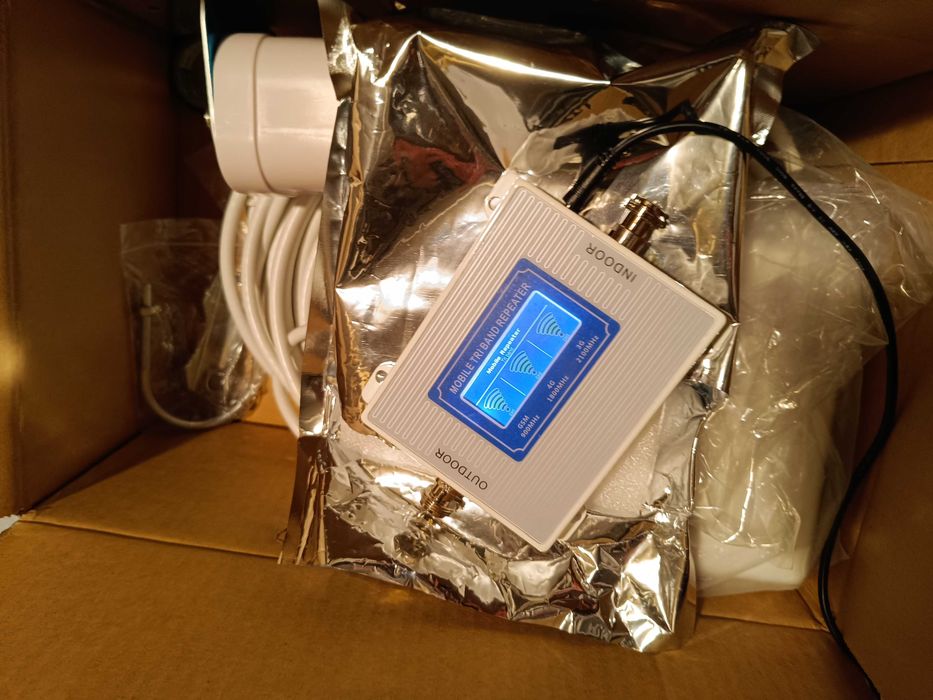 Усилвател на GSM сигнал Ретранслатор  2G, 3G, 900, 1800, 2100 MHz Band