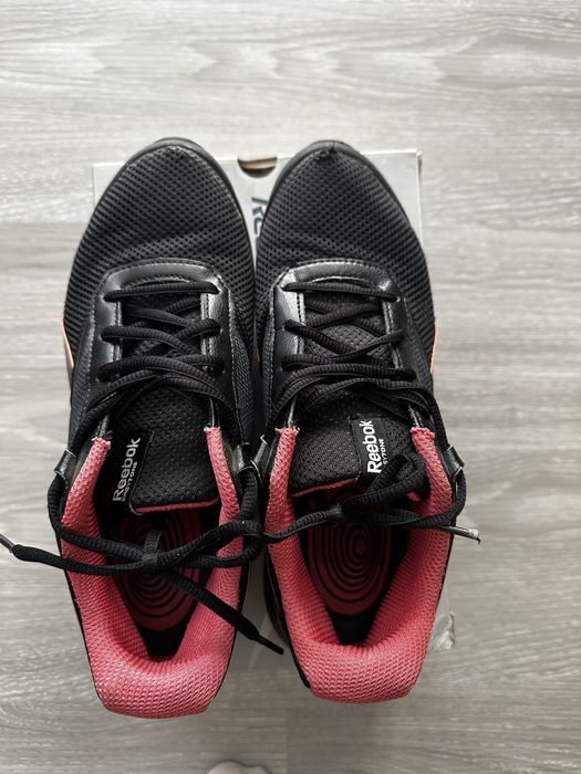 Продам кроссовки женские Reebok