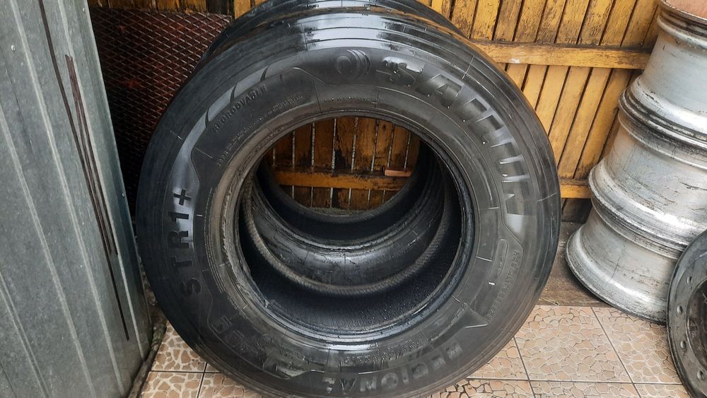 Vand 2 anvelope 385/65/22.5