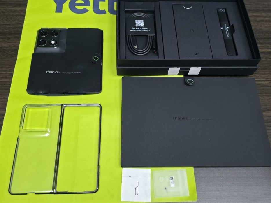 КАТО НОВ 512GB Motorola razr Fold (Fifa world cup 2026) 5G Yettel Гаранция 2029 Black / Черен