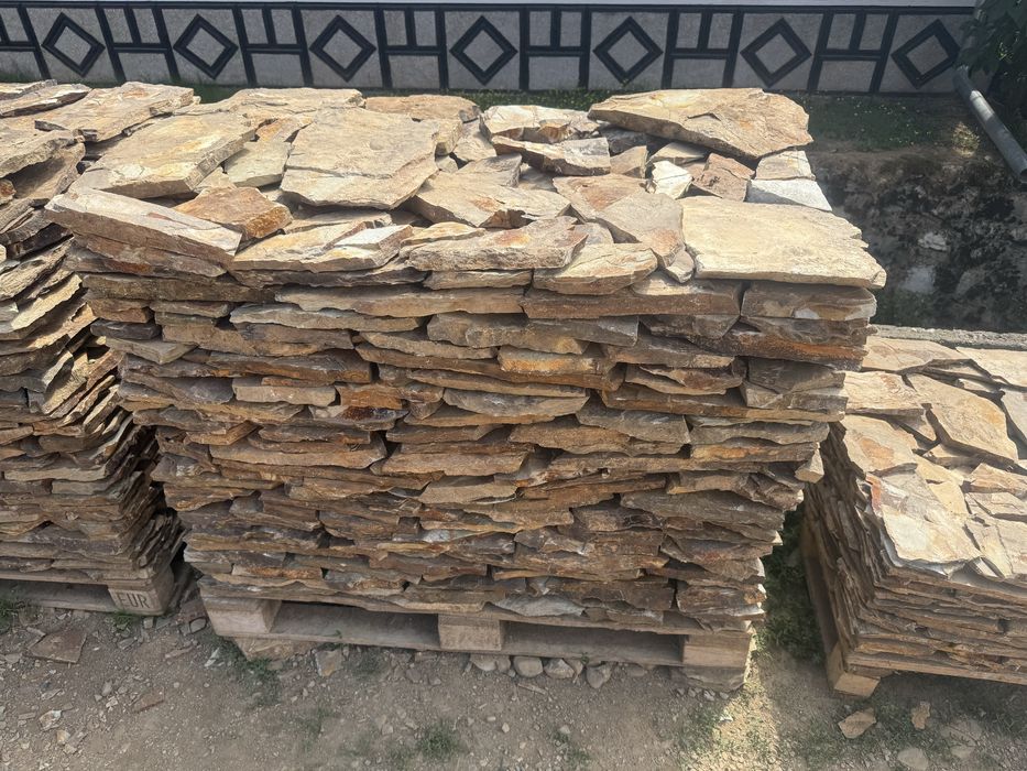 Vând piatra ornamentală de placat