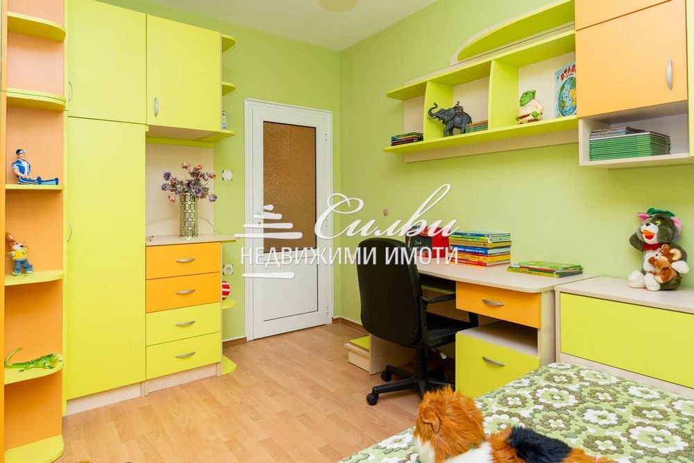 Тристаен ТУХЛЕН апартамент - кв. Център!