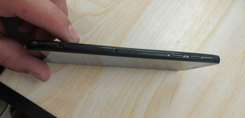 Telefon sotiladi samsung j6 3/32 talik srochno pul kerak usta kormagan