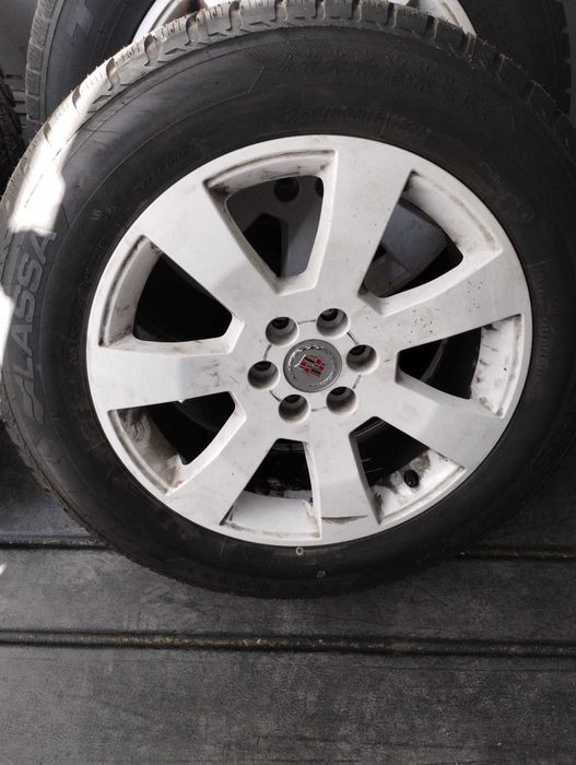 Продават се 4 Зимни гуми с бели джанти за Кадилак SRX 235/60 R 18. Цена 400€.  Цената е Без коментар. При интерес звъннете на  0895/530-701