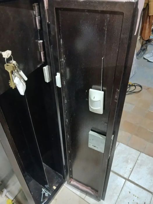 Сейф металлический