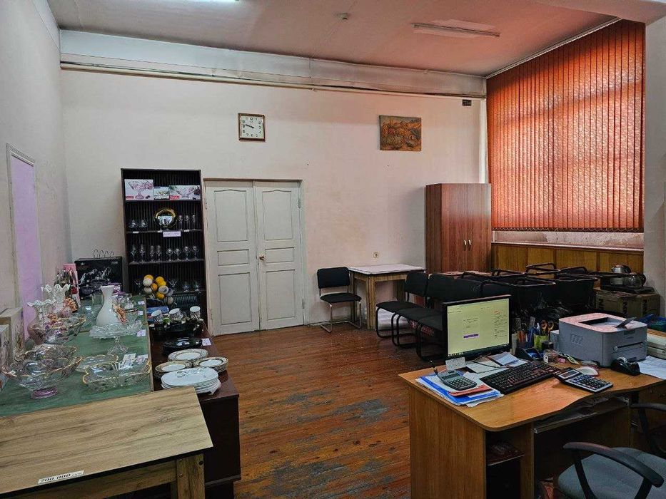Продаются помещения пл.370 м2 в центре Ферганы, Сайилгох, 37, 1 этаж