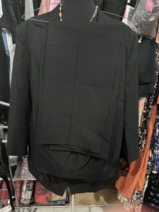 Costum negru elegant