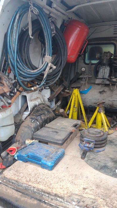 Autoutilitara echipata pentru vulcanizare