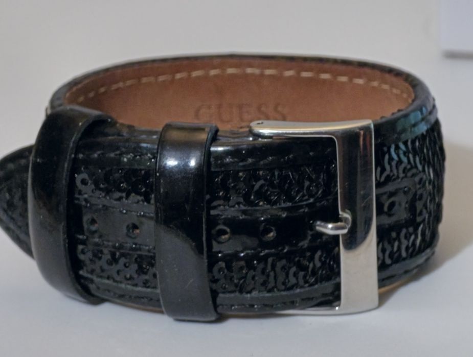 Ceas Damă GUESS - Model Cuff „Statement” cu Cristale