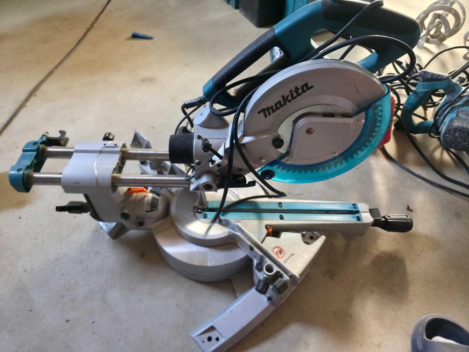 Fierastrau circular stationar Makita LS0815FL