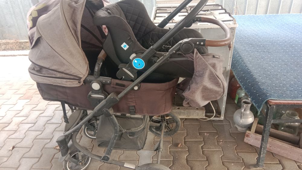 Коляска с люлькой