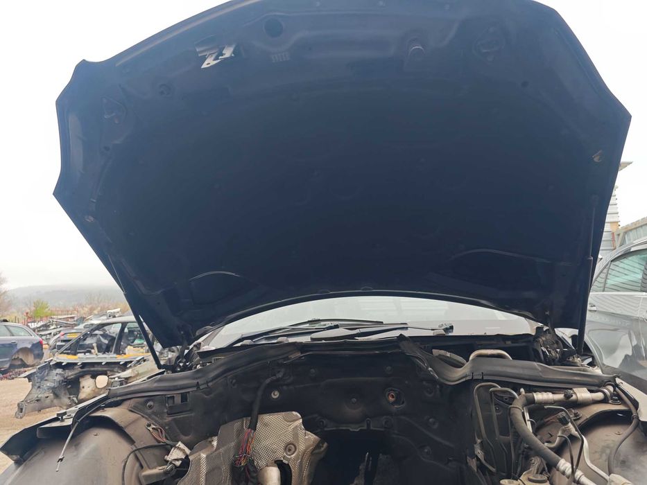 Черен капак Mercedes W204 Facelift C класа Мерцедес с забележка