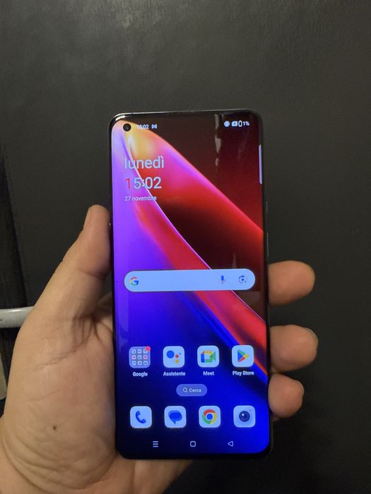 OnePlus 9 Pro arată foarte bine, display impecabil, spate spart