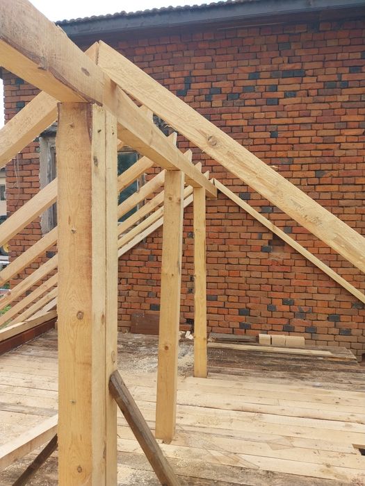 Продавам къща в с.Писарово общ.Искър обл Плевен на 2 етажа ,двор гараж