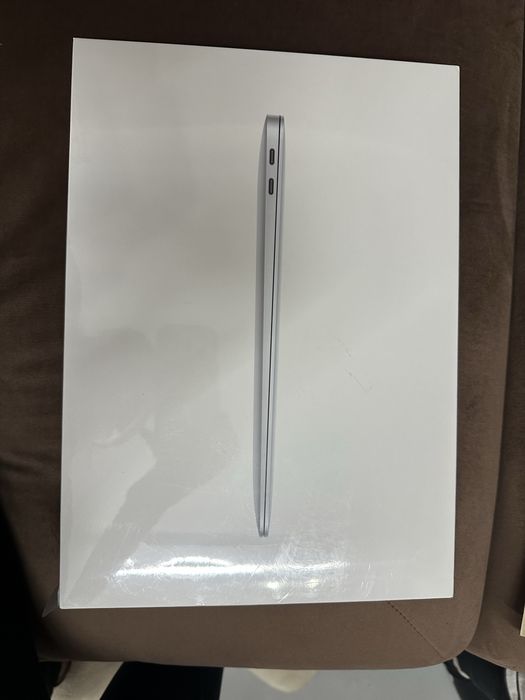 13 inch Macbook air with apple M1 chip