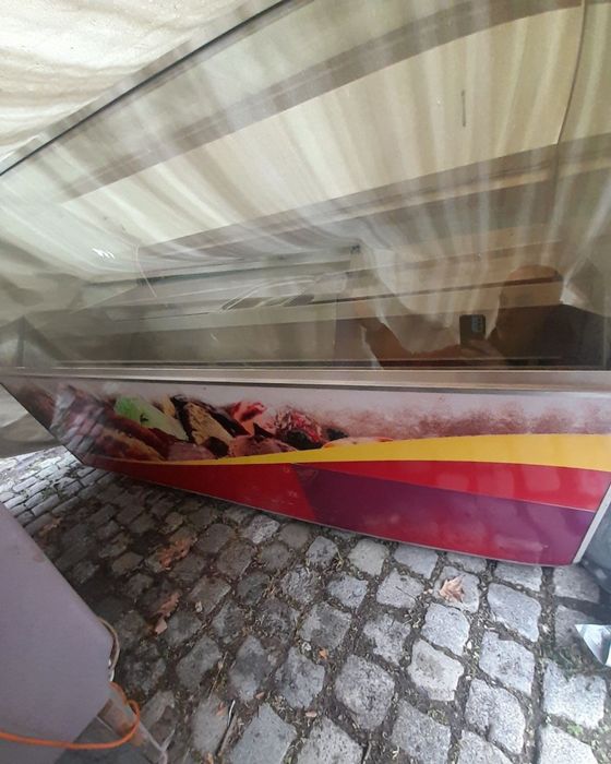 Минусова витрина за украсен сладолед