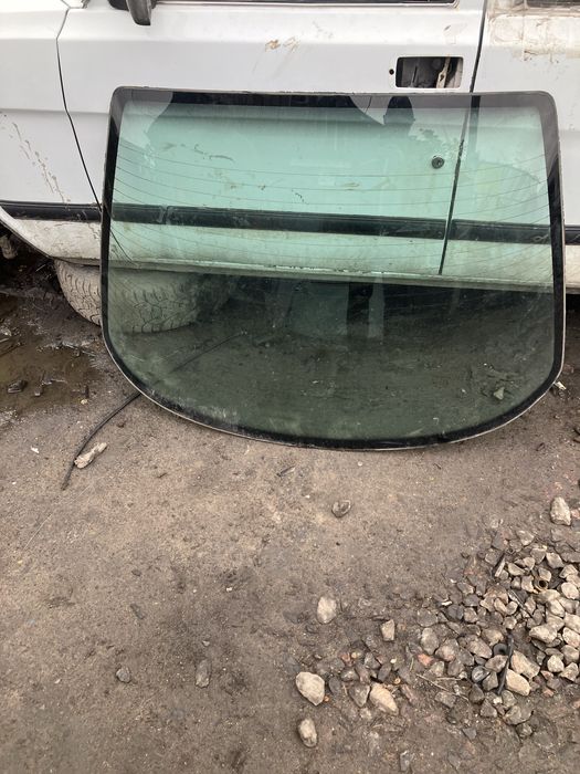 Продам заднее стекло ауди 80