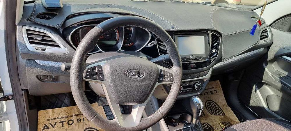 LADA VESTA SE CROSS в идеальном состоянии.