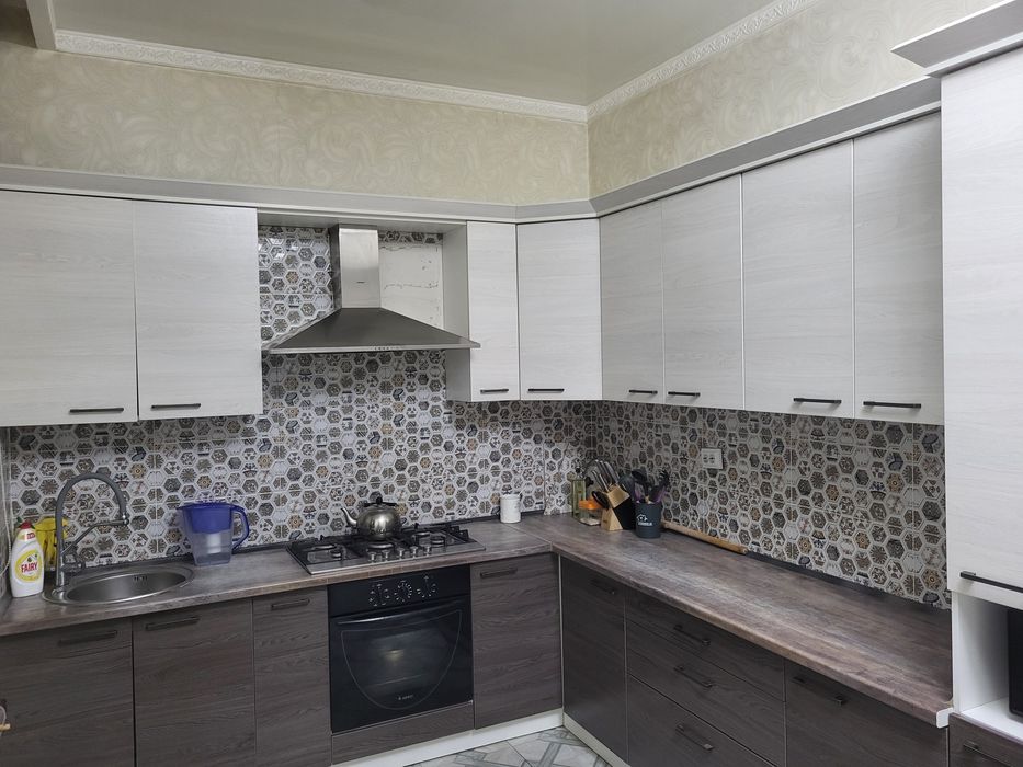 Срочно продам кухонный гарнитур угловая