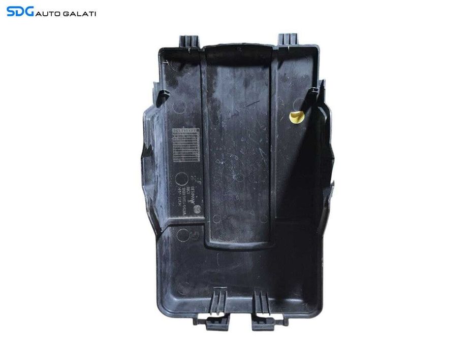 Capac Ornament Plastic Acumulator Baterie Volkswagen Passat B7 2010 - 2015 ( Zgârieturi Adânci în Laterală )[N2046]