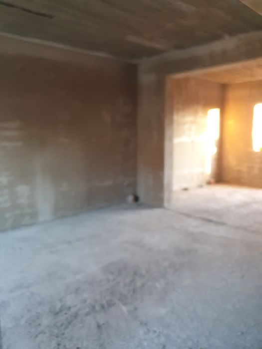 Executam tencuiala mecanizata , sape fluide de ipsos