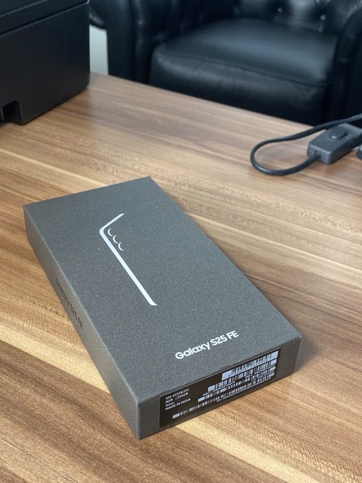 Samsung Galaxy s25 FE• 256 GB • Navy