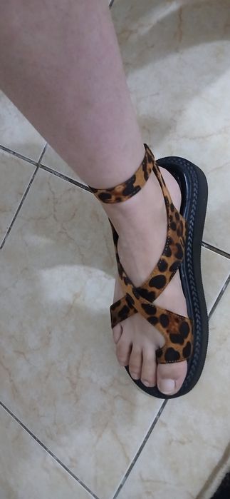 Продам босоножки