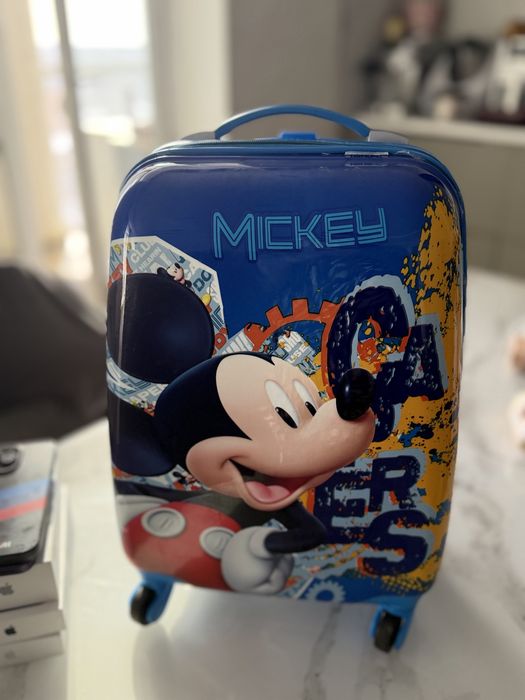 Детский чемодан на колесах