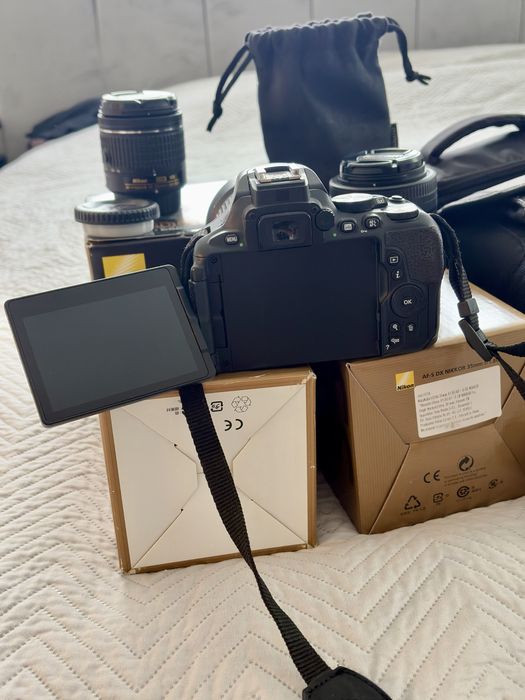 Nikon D5600 cu 3 obiective 18-55mm / 35mm / 55-200mm
