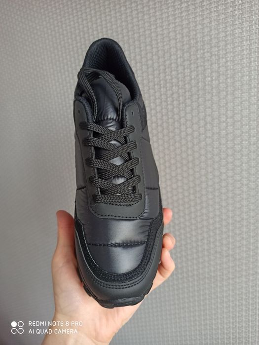 Продам кроссовки