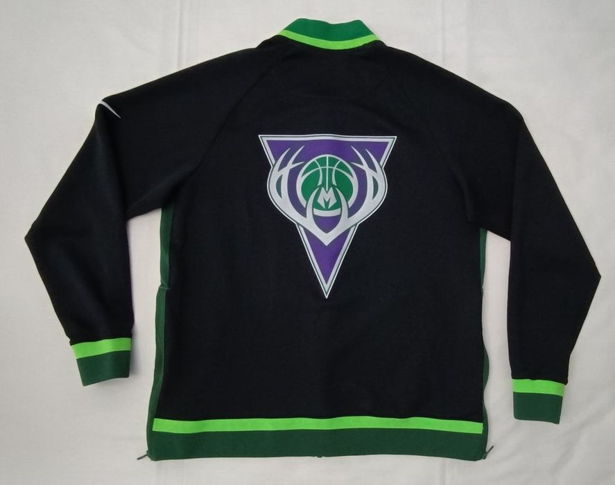 Nike DRI-FIT NBA Milwaukee Bucks Therma Sweatshirt горнище L Найк