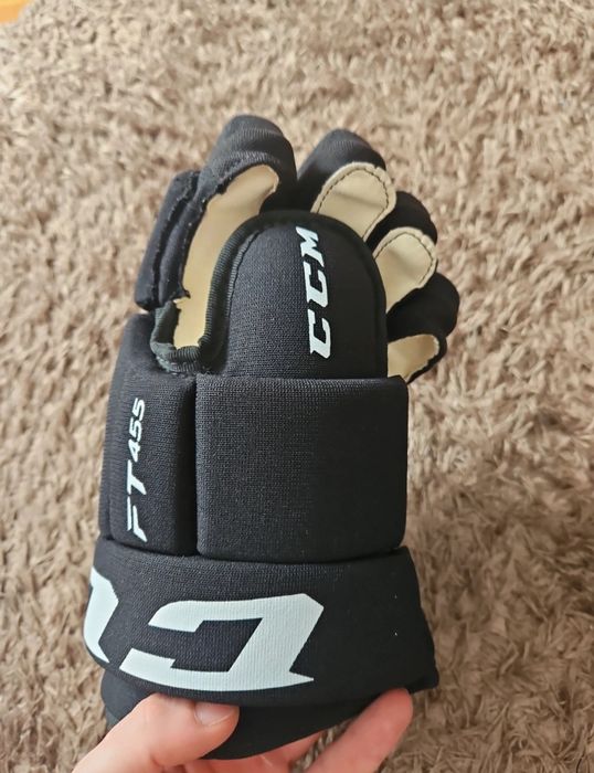 Manusi Hochei-CCM, noi