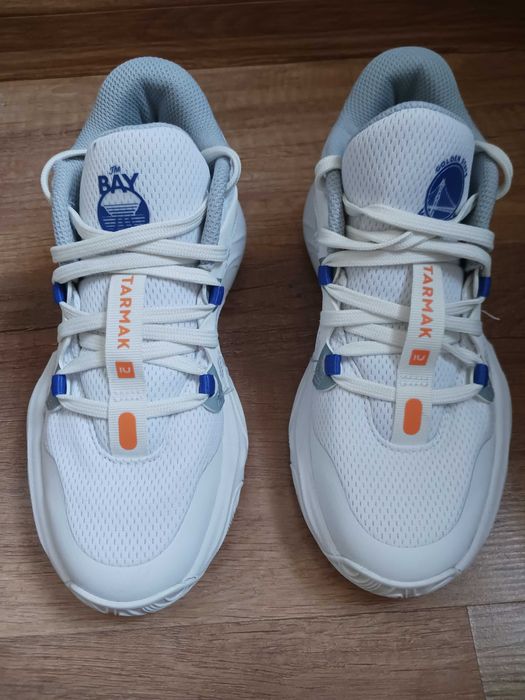 Баскетболни кецове