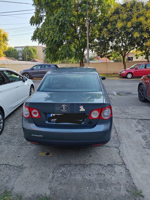 Vând Volkswagen Jetta