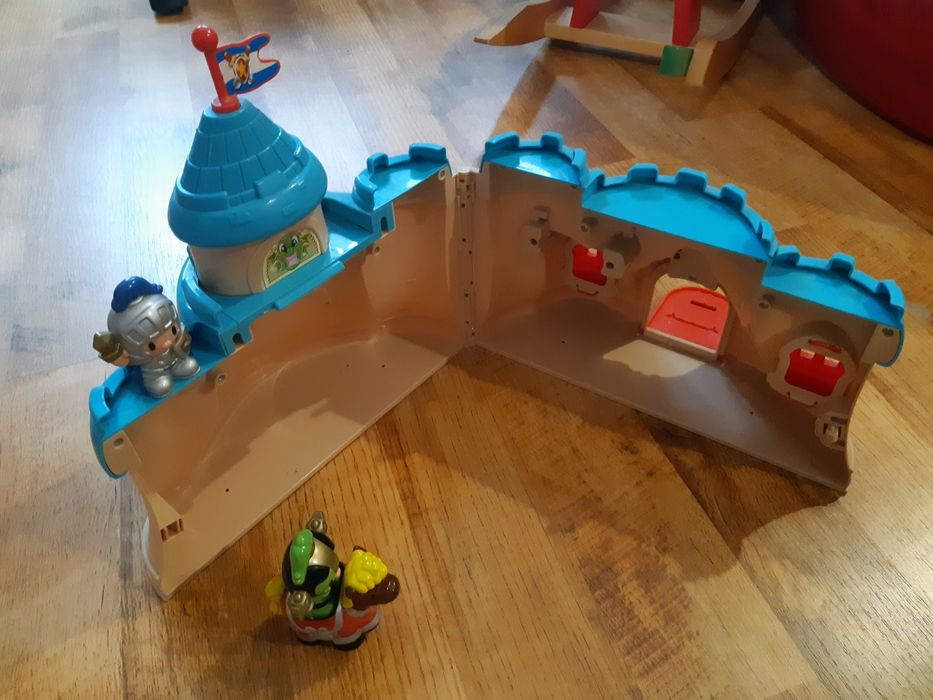 Castel cu 2 cavaleri