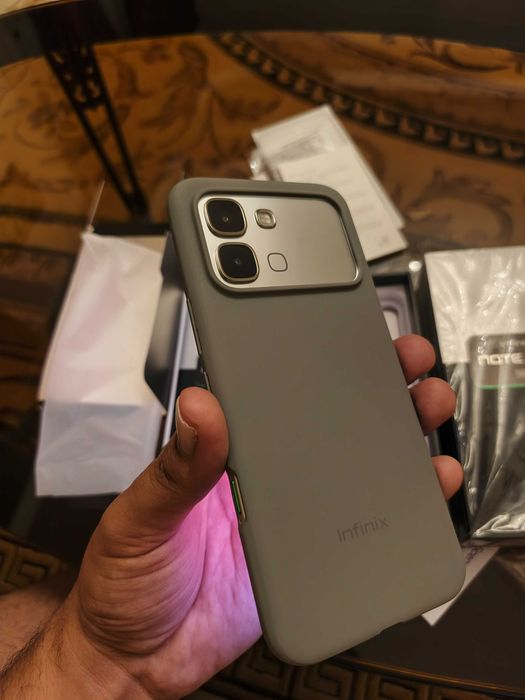Infinix Edge 5G 8/256 новый неиспользованный в полном комплекте