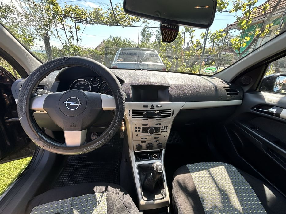 Opel Astra H 1.6 benzinǎ