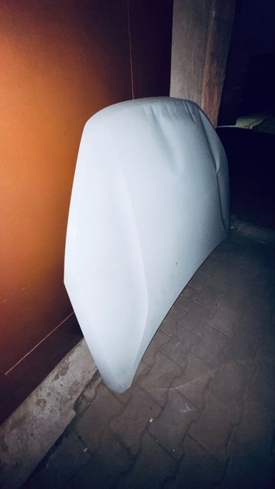 Капот на Лада Веста