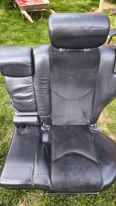 Toyota RAV4 2011 г. Кожен салон , задна лява врата и пета врата