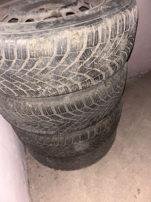 Джанти и гуми за кола в добро състояние на добра цена