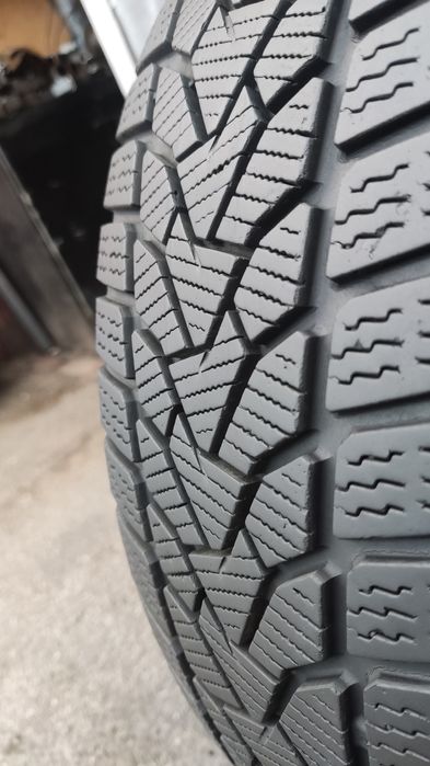 2бр. зимни гуми 195/65/15 Uniroyal Winter Expert
dot23
6.9mm
Добро със