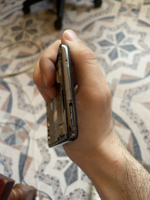 Ramă/butoane laterale in stare impecabilă de samsung a 52 s,