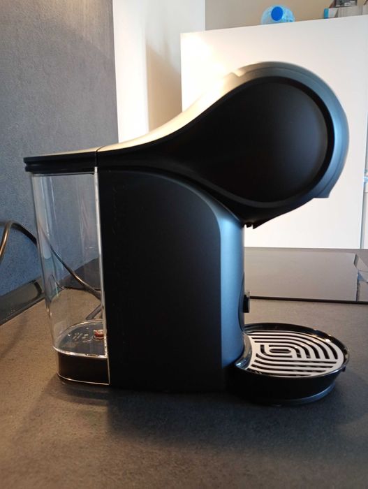 Като нова в кутията си кафемашина Delonghi Dolce Gusto Genio S Touch